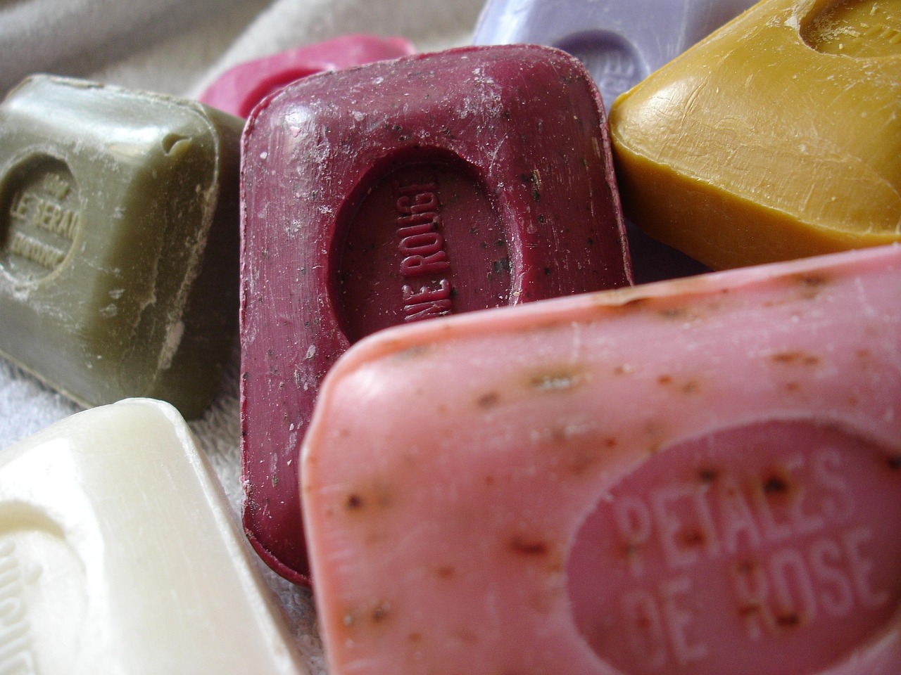 découvrez le concept de clean beauty : des soins et cosmétiques naturels, sûrs et respectueux de votre peau et de l'environnement.
