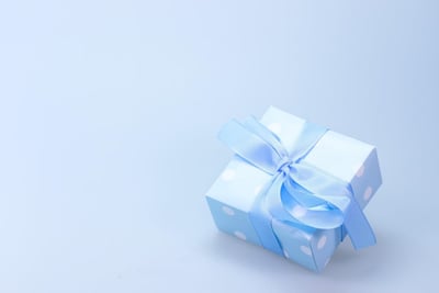 Quels cadeaux de naissance offre le CE Alstom en 2025 ?