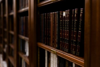 Contract Management : Comment un Avocat Spécialisé Peut Révolutionner la Gestion de vos Contrats d’Entreprise