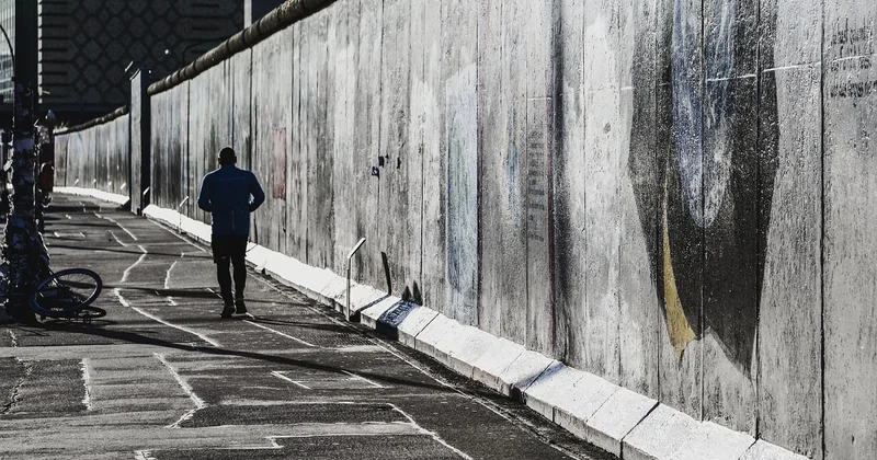 Chute du mur, sida, choc pétrolier : les événements qui ont façonné la génération X