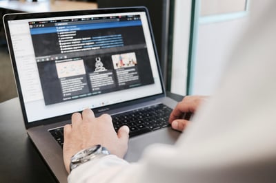 inbound ou outbound marketing : comment choisir la meilleure stratégie en 2025 ?
