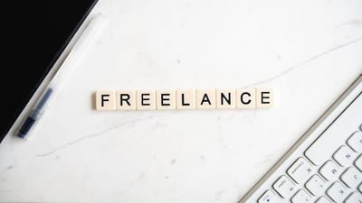 Les entrepreneurs roumains gagnent en confiance, mais font face à des défis mentaux liés aux impôts et à l’incertitude, révèle une étude.