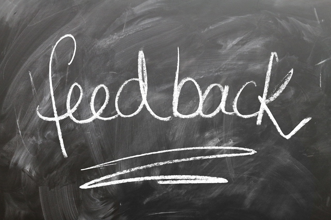 découvrez l'importance du feedback dans le développement personnel et professionnel. apprenez à donner et à recevoir des retours constructifs pour améliorer vos compétences, renforcer vos relations et favoriser la croissance au sein de votre équipe.