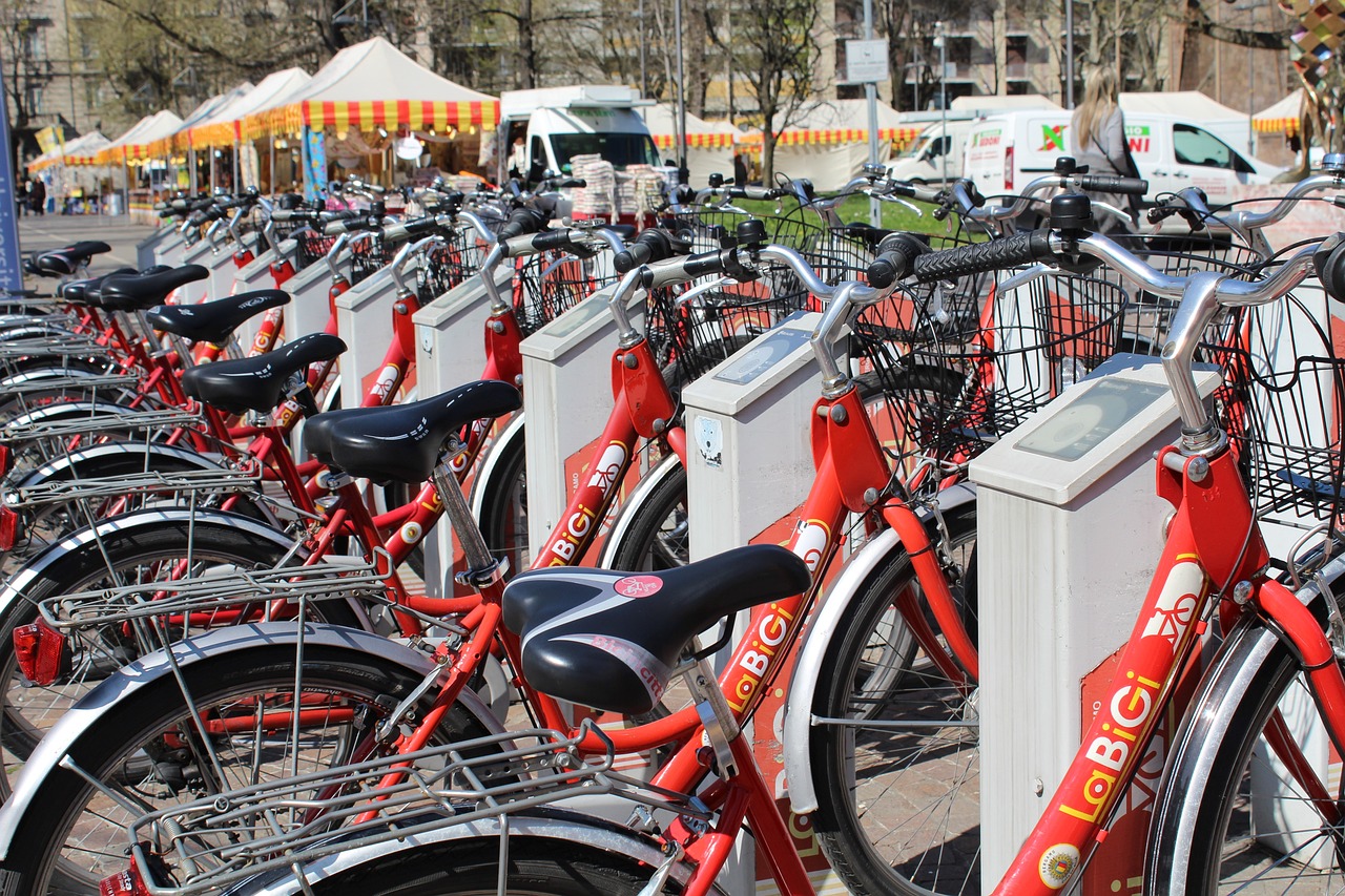 découvrez l'univers de la mobilité, avec des solutions innovantes pour un transport plus fluide et écologique. explorez les dernières tendances en matière de déplacements urbains, de véhicules électriques et de services de mobilité partagée.