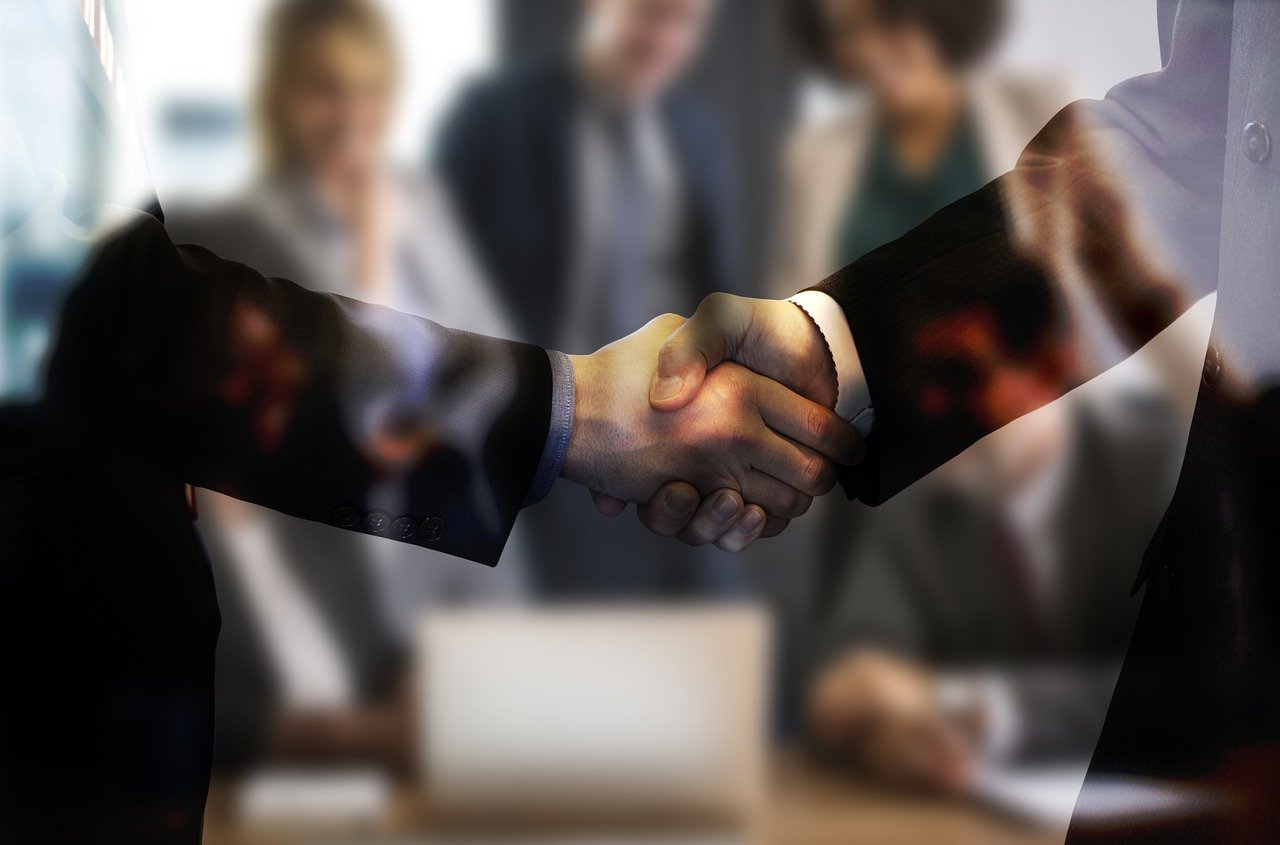 découvrez l'art de la négociation : techniques, stratégies et conseils pour réussir vos échanges, que ce soit dans un contexte professionnel ou personnel. apprenez à persuader, céder et conclure des accords avantageux.