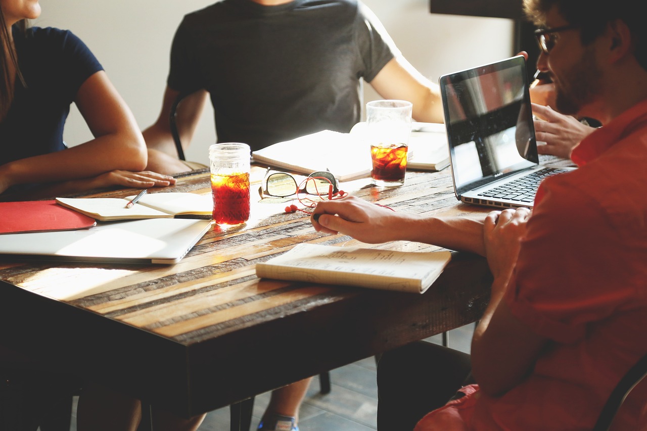découvrez l'importance du travail d'équipe pour atteindre des objectifs communs. apprenez comment une collaboration efficace peut stimuler la créativité, renforcer les liens et améliorer les résultats au sein de votre organisation.