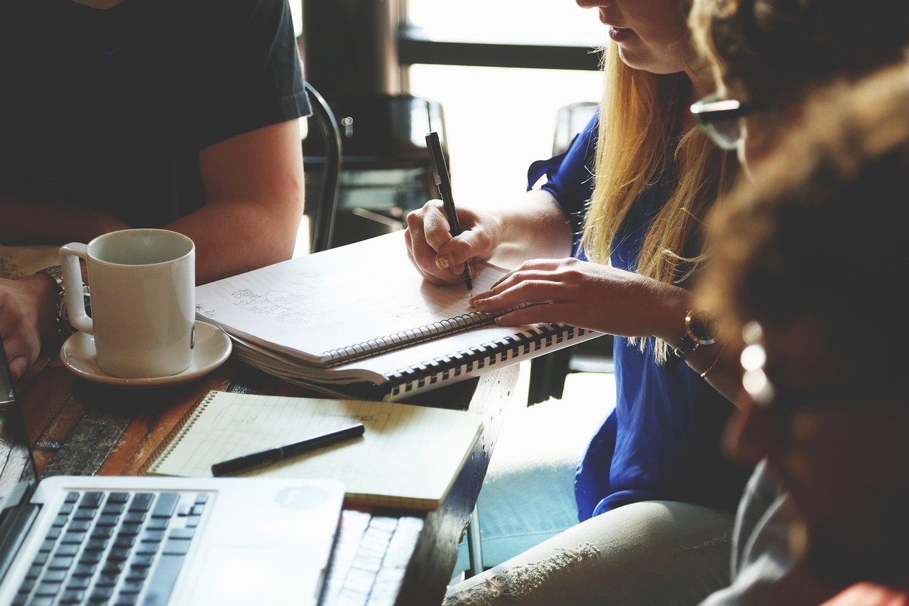 découvrez l'importance du travail d'équipe et comment la collaboration améliore la productivité et la créativité au sein des équipes. apprenez des stratégies efficaces pour renforcer la synergie entre les membres et atteindre des objectifs communs.