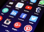 découvrez comment les réseaux sociaux transforment nos habitudes, influencent l’opinion publique et changent la communication au quotidien. analyse de l’impact social media sur la société moderne.