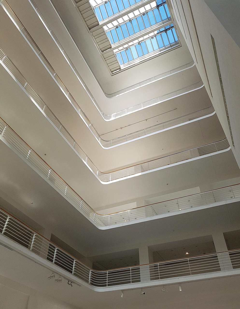 location d'espaces d'exposition adapt&eacute;s &agrave; vos besoins pour &eacute;v&eacute;nements, expositions et pr&eacute;sentations. d&eacute;couvrez nos tarifs flexibles et emplacements privil&eacute;gi&eacute;s.