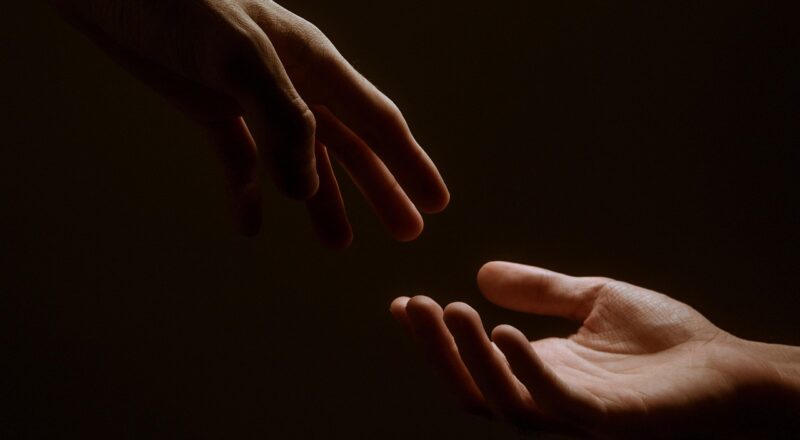 d&eacute;couvrez le pouvoir de la solidarit&eacute; : un engagement collectif pour le soutien mutuel, l'entraide et la coh&eacute;sion sociale.