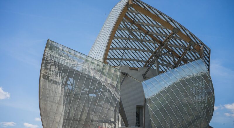 d&eacute;couvrez lvmh, le leader mondial du luxe, regroupant des marques prestigieuses dans la mode, les parfums, les vins et spiritueux, et bien plus encore.
