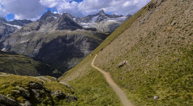 d&eacute;couvrez swiss alpine village, un charmant village alpin suisse alliant authenticit&eacute;, paysages &eacute;poustouflants et culture locale pour une exp&eacute;rience inoubliable.